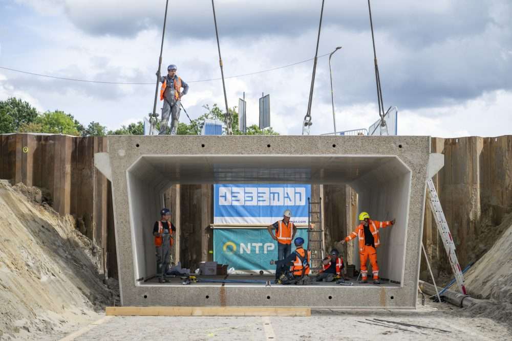 Plaatsing Tunneldelen Henriette Roland Holstlaan – Broekerheide